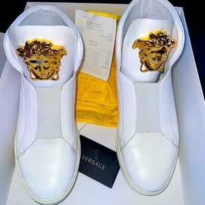 Authentic VERSACE WHITE LEATHER PALAZZO UNISEX SNEAKERS w/ GOLD MEDUSA. 43